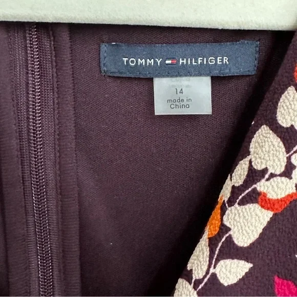 NEW Tommy Hilfiger floral dress with v neck front, tie waist and flowy. - Picture 4 of 7